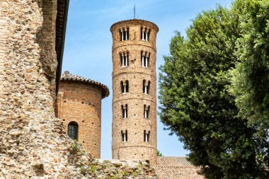 Ravenna arşivsel katedrali ve Neon dışının vaftiz töreni, Ravenna Duomo 'sunun arkasında, Emilia Romagna, İtalya