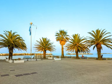 Adriyatik kıyıları Marche, İtalya 'da, Pedaso' dan güneşli bir yaz günü, alacakaranlıkta