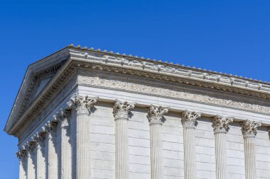 Nimes, Maisson Carre, antik Roma tapınağı, Fransa 'nın önemli simgesi, yan ayrıntı
