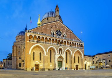 Padova, Itlay, St. Anthony Kilisesi alacakaranlıkta