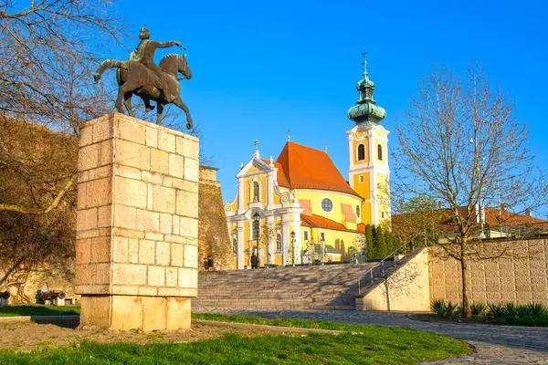 Györ Stadt Ungarn Barocke Karmeliterkirche Sonnigen Tagen lizenzfreie Stockfotos
