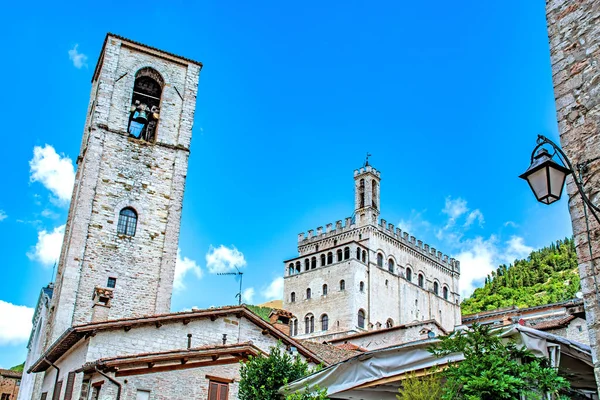 구비오 움브리아 이탈리아 팔라초 콘솔리 영사관의 세기와 타워에서 역사적인 중심에 스톡 사진