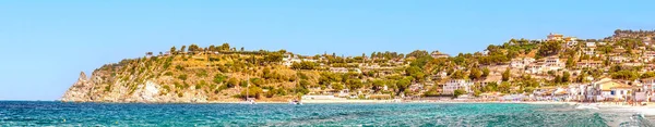 意大利南部卡拉布里亚 阳光明媚的夏日 圣玛利亚海滩卡波卡诺附近的海滩 免版税图库照片