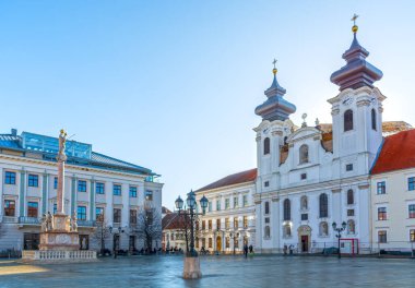 Gyor, Macaristan 'ın kenti, Loyola' daki Saint Ignatius Kilisesi 'nin ana meydanı.