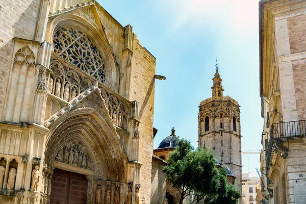 Valencia Katedrali, İspanya 'nın Valencia şehrinde bulunan bir Katolik kilisesidir.