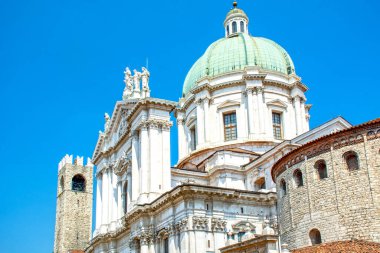 Brescia, Lombardy, İtalya Paul VI Meydanı Torre del Pegol, Duomo Vecchio ve Duomo Nuovo ile birlikte, eski ve yeni katedral