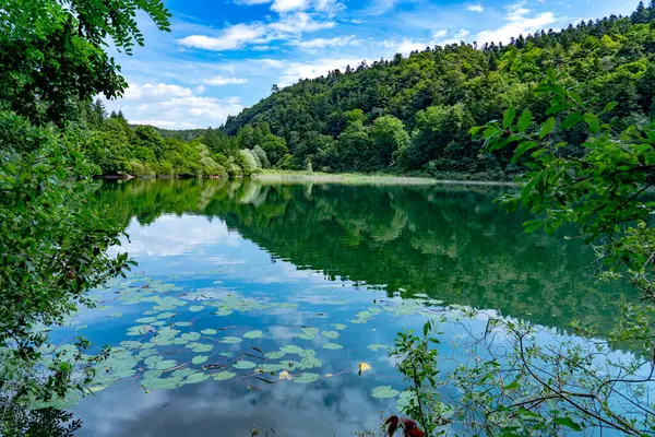 Santo Gölü (iki Lamar gölünden biri), Monte Terlago, Trento Provice, Vallelaghi, Alto Adige, İtalya