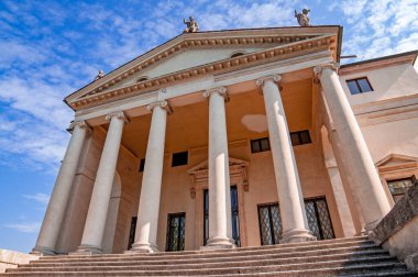 Villa Almerico-Capra (Villa La Rotonda) Rönesans 'ın en önemli ve güzel İtalyan konağıdır. Vicenza (Veneto), Andrea Palladio tarafından tasarlanmıştır..