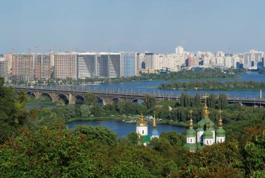 Vydubychi Manastırı Ukrayna 'nın başkenti Kyiv' de bulunan tarihi bir manastır. Vydubitsky Manastırı - Kyiv 'deki en eski Ortodoks manastırlarından biri