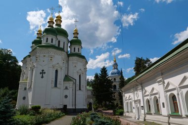 Vydubychi Manastırı Ukrayna 'nın başkenti Kyiv' de bulunan tarihi bir manastır. Vydubitsky Manastırı - Kyiv 'deki en eski Ortodoks manastırlarından biri