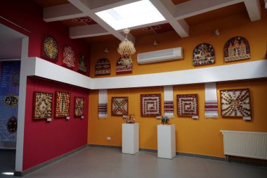 KOLOMYIA, UKRAINE, 20 AĞUSTOS 2022: Pysanka Müzesi, Ulusal Hutsulshyna ve Pokuttya Halk Sanatları Müzesi 'nin bir parçası olan Paskalya yumurtası, batı Ukrayna' nın Kolomyia kenti