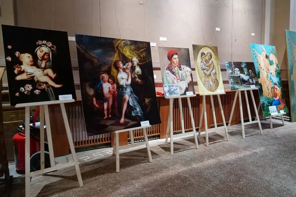 Ivano Frankivsk Ukraine August 2022 Виставка Картин Церкві Пресвятої Богородиці — стокове фото