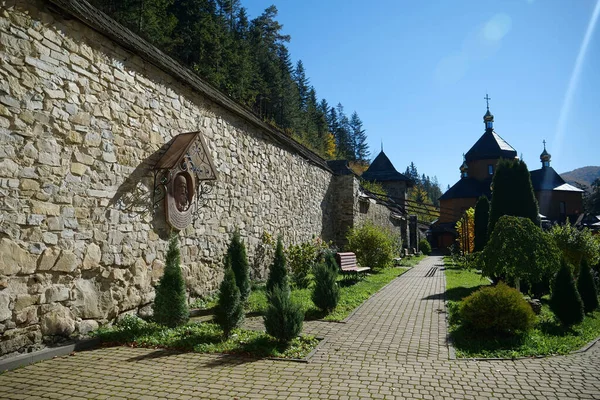 Manyava Skete Exaltation Holy Cross Forest Carpathian Mountains Ортодоксальний Одиночний — стокове фото