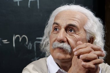 BUKOVEL, UKRAINE, 5 Ekim 2022: Dünyaca ünlü bilim adamı, teorik fizikçi, Nobel ödüllü, izafiyet teorisinin yaratıcısı Albert Einstein 'ın balmumu figürü
