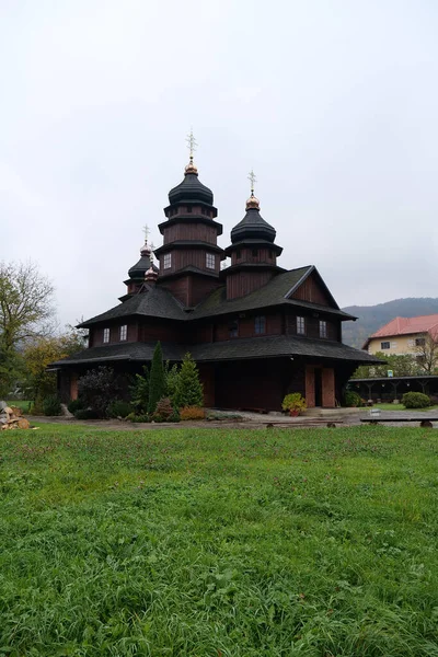 圣先知伊利亚教堂 Church Holy Prophet Ilya 是乌克兰西部喀尔巴阡山脉亚里木齐市一座独特的建筑纪念碑 以赫苏斯式建筑的形式建成 — 图库照片