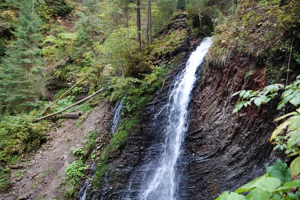 Little Waterfall Geological Mountain Folds Mountains Zhenetskyi Huk Waterfall Huk — Stock Photo, Image