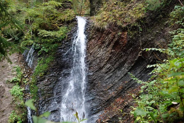 Kleine Waterval Geologische Bergvouwen Bergen Zhenetskyi Huk Waterval Huk Waterval — Stockfoto