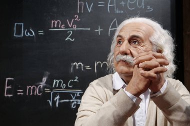 BUKOVEL, UKRAINE, ECTOBER 13, 2022: Dünyaca ünlü bilim adamı, teorik fizikçi, Nobel ödüllü, görelilik teorisinin yaratıcısı, tüm zamanların en büyük ve en etkili fizikçisi Albert Einstein