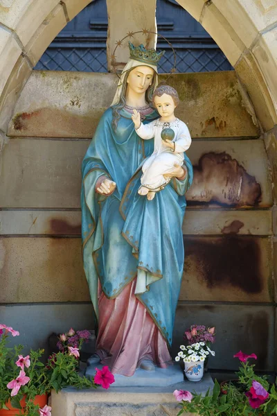 Gottesmutter Mit Jesus Christus Bei Der Kirche Mariä Himmelfahrt Worochta — Stockfoto