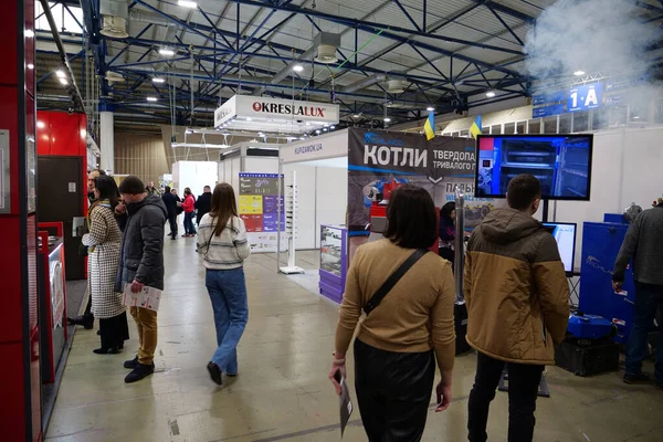 Kyiv Ucrania Marzo 2023 Gente Exposición Internacional Construcción Inter Build — Foto de Stock