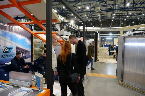 Kyiv Ucrania Marzo 2023 Gente Exposición Internacional Construcción Inter Build — Foto de Stock