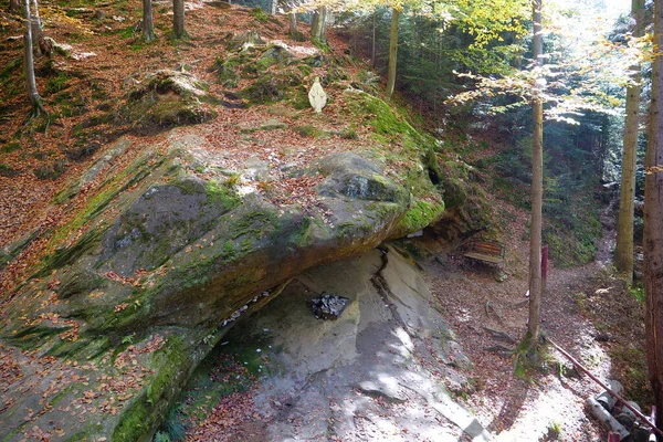 Piedra Bendita Primavera Sagrada Bosque Cerca Manyava Skete Oeste Ucrania — Foto de Stock