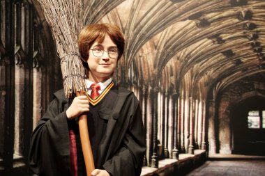 BUKOVEL, UKRAINE, ECTOBER 5, 2022: Harry James Potter 'ın Ağda figürü - J. K. Rowling romanlarının kurgusal karakteri ve başyapıtı.