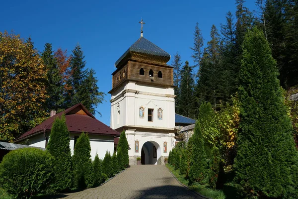 Manyava Skete Exaltation Holy Cross Forest Carpathian Mountains Ukraine Orthodox — ストック写真
