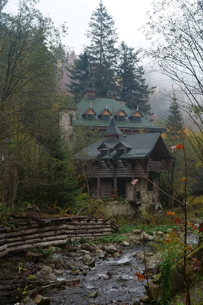 Casa Bosque Las Montañas Los Cárpatos Oeste Ucrania —  Fotos de Stock