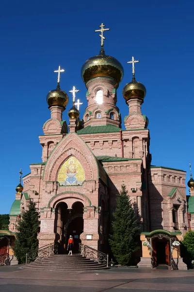 Isten Anyja Ikonjának Temploma Életadó Tavasz Szent Közbenjárási Kolostor Golosejevszkij — Stock Fotó