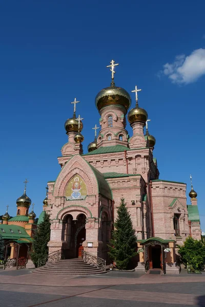 Isten Anyja Ikonjának Temploma Életadó Tavasz Szent Közbenjárási Kolostor Golosejevszkij — Stock Fotó