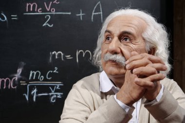 BUKOVEL, UKRAINE, ECTOBER 13, 2022: Dünyaca ünlü bilim adamı, teorik fizikçi, Nobel ödüllü, görelilik teorisinin yaratıcısı, tüm zamanların en büyük ve en etkili fizikçisi Albert Einstein