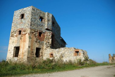 Pniv Şatosu - Batı Ukrayna 'nın İvano-Frankivsk bölgesinin Nadvornyansky ilçesinde ortaçağ tarihi nesne