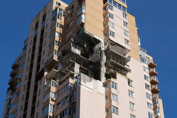 Kyiv Ukraine Μαΐου 2022 Ρωσικός Πύραυλος Κατέστρεψε Πολυώροφο Κτίριο Κατοικιών — Φωτογραφία Αρχείου