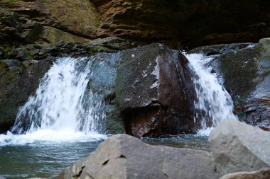 Zhonka Nehri 'nde Kız Gözyaşı Şelalesi, Karpatlar, İvano-Frankivsk Oblastı, Batı Ukrayna