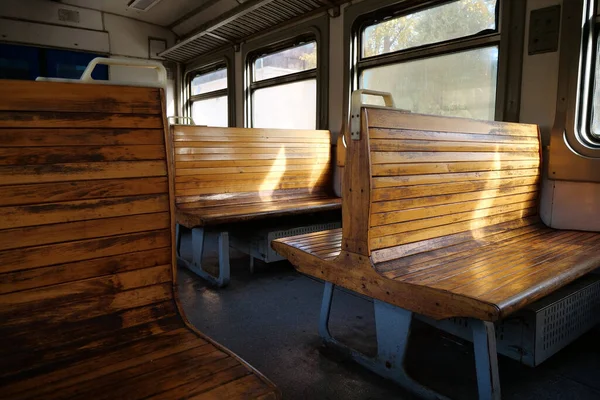 열차의 객차에 의자들 — 스톡 사진