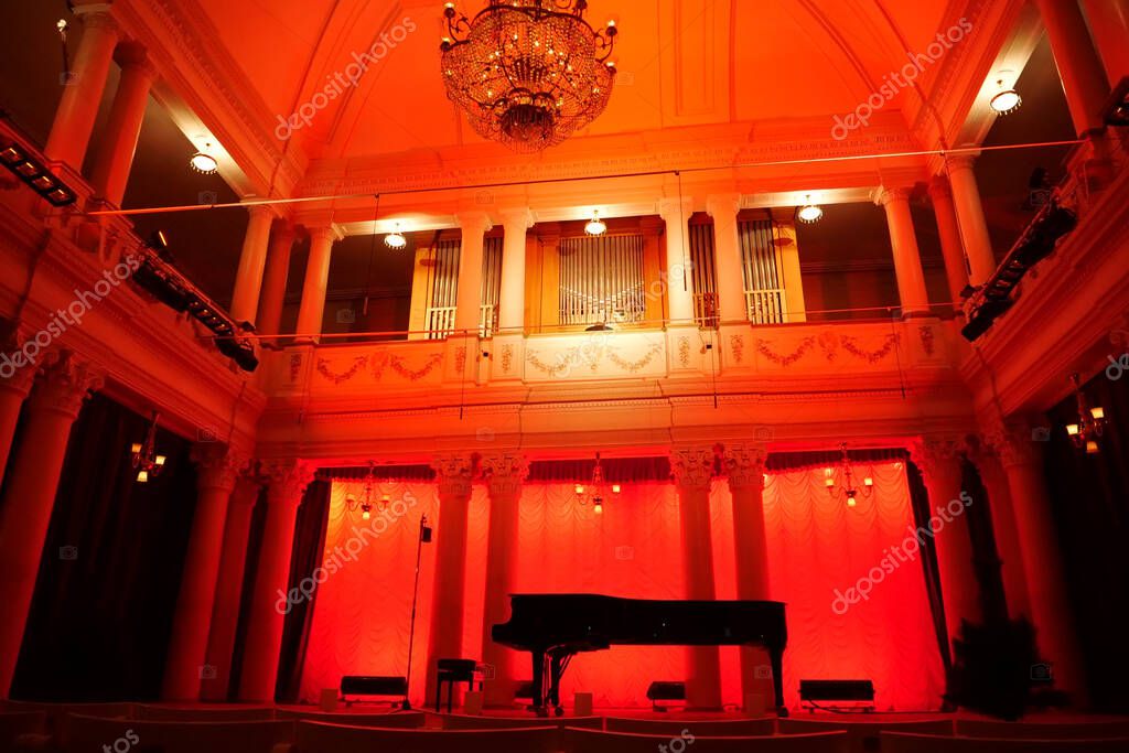 KYIV, UCRANIA, 20 DE DICIEMBRE DE 2022 Personas dentro de la sala de