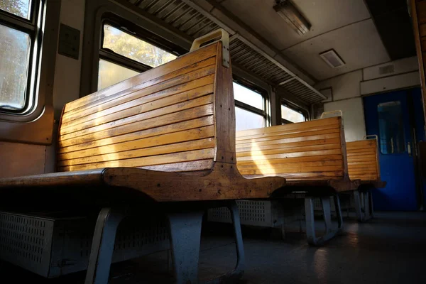 Vieux Wagon Vide Train Sièges Bois Dans Une Voiture Vide — Photo