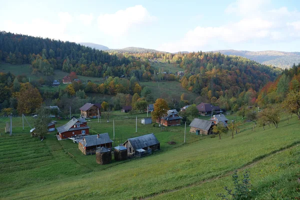 Malá Vesnice Karpatské Hoře Ukrajina — Stock fotografie