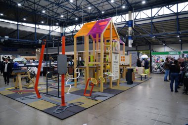 KYIV, UKRAINE, 10 Mart 2023: Uluslararası İnşaat Fuarı Inter Build Expo ve uluslararası mobilya forumu KIFF 'deki insanlar Ukrayna' nın başkenti Kyiv 'deki ana uluslararası sergi merkezinde