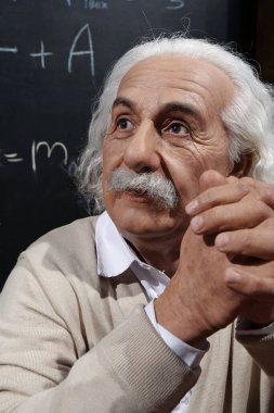BUKOVEL, UKRAINE, ECTOBER 13, 2022: Dünyaca ünlü bilim adamı, teorik fizikçi, Nobel ödüllü, görelilik teorisinin yaratıcısı, tüm zamanların en büyük ve en etkili fizikçisi Albert Einstein