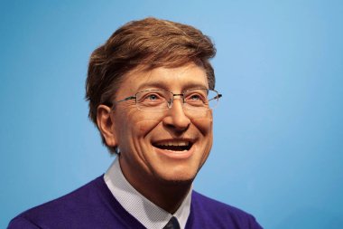 BUKOVEL, UKRAINE, 13 Ekim 2022: William Henry Gates 'in balmumu figürü, dünyaca ünlü Amerikalı iş adamı, yatırımcı, hayırsever, yazar ve Microsoft teknoloji şirketinin kurucularından.