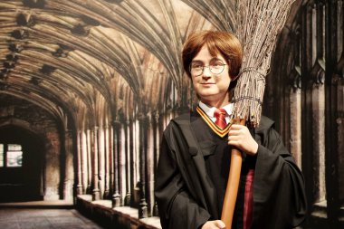 BUKOVEL, UKRAINE, ECTOBER 5, 2022: Harry James Potter 'ın Ağda figürü - J. K. Rowling romanlarının kurgusal karakteri ve başyapıtı.