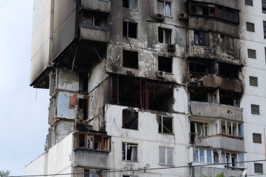 Gaz sızıntısı ve patlama sonucu birkaç apartman dairesi yıkıldı.