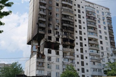 Gaz sızıntısı ve patlama sonucu birkaç apartman dairesi yıkıldı.