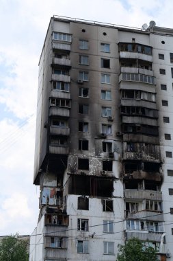 Gaz sızıntısı ve patlama sonucu birkaç apartman dairesi yıkıldı.