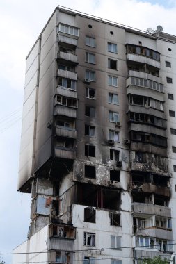 Korkunç bir trajedi. Bir apartman dairesinde gaz patlaması sonrası hasar. Ukrayna 'nın başkenti Kyiv' de gaz ocaklı bir ev. Gaz sızıntısı ve patlama oldu.