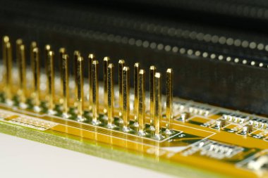 Elektronik bileşenleri, dirençleri, bağlantı terminalleri 490 olan bilgisayar mikro devresi