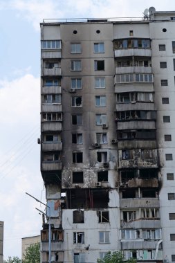 Gaz sızıntısı ve 6. Patlama sonucu birkaç apartman dairesi yıkıldı.