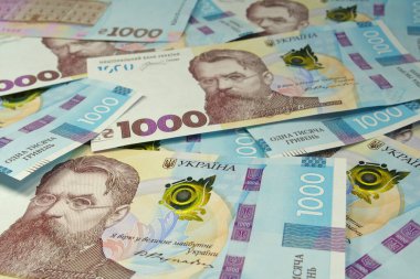 Ukrayna 'nın parası. Yeni banknotlar 1000 Hryvnia, tertemiz durumda, UNC. Maksimum değerde Ukrayna banknotları. Mavi sarı renkli gerçek Ukrayna kağıt parası